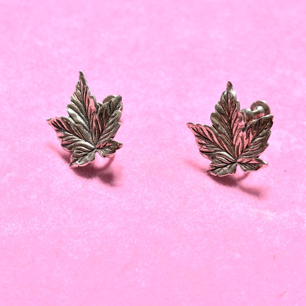 Vintage Sterling silver maple leaf screw back earrings
